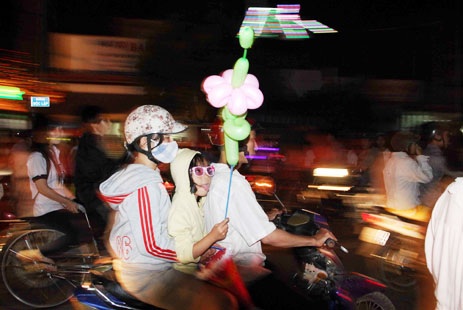 Cả nhà cùng xuống phố