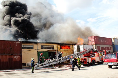 Hiện trường vụ cháy kho hàng của Trung tâm Tiếp Vận Xanh vào chiều 28/11