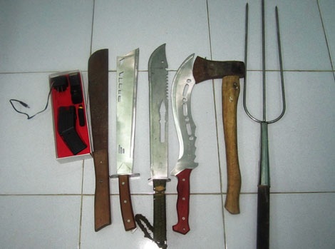 Khởi tố băng cướp chém lìa tay phụ nữ, cướp SH - 2 Số hung khí băng cướp này chuyên mang đi để gây án