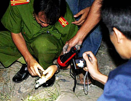 Khẩu súng dạng Ru – lô được cơ quan công an thu giữ trong một vụ án