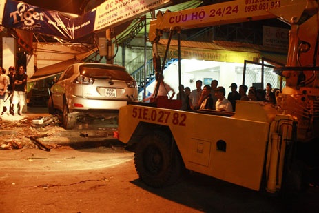 Hiện trường vụ xế hộp gây tai nạn khiến 2 cha con tử vong