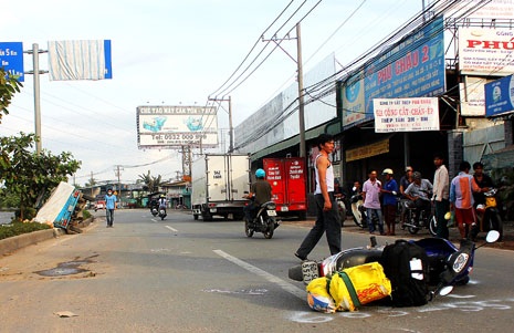 Xe ba gác va chạm với xe máy khiến một người nguy kịch