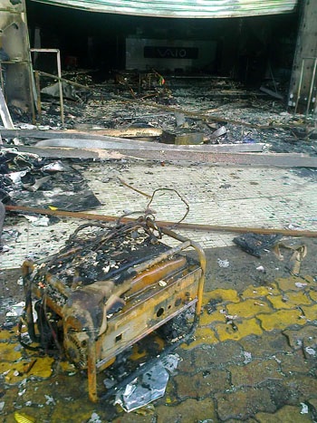 Nhiều thiết bị điện tử bị thiêu rụi