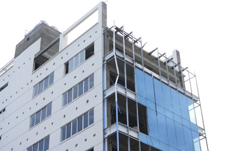 Vị trí giàn giáo bắt đầu đổ xuống