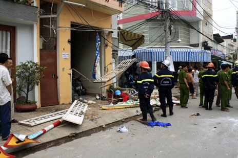 Nổ tung nhà trọ, 5 người bị thương - 6 Bình gas loại 12kg vẫn không nằm dưới kệ bếp sau sự cố nổ kinh hoàng