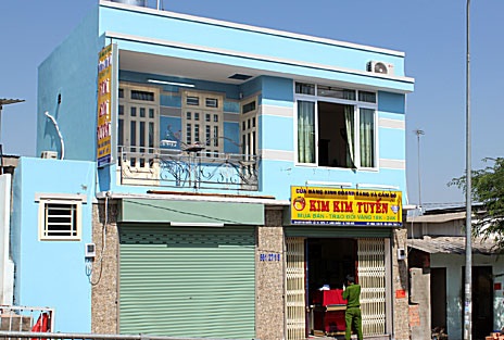 Hiện trường tiệm vàng tên Sang đột nhập vào chém người