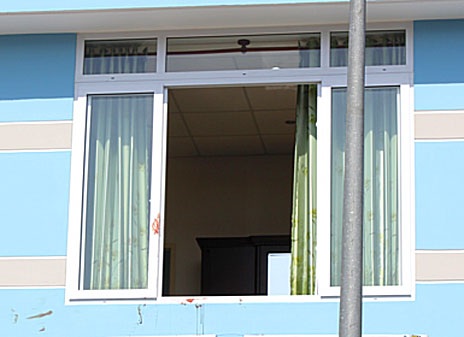 Cửa sổ nơi tên Sang lẻn vào trong