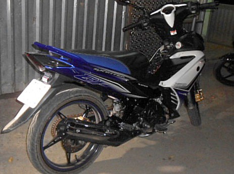 Chiếc xe hiệu Exciter mà các nghi can cướp giật bỏ chạy khi bị CSGT truy đuổi