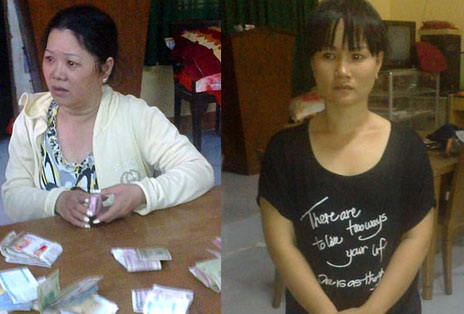 Hai "nữ quái" móc túi tại chùa Bà khuất phục trước "hiệp sĩ" - 1 Hai “nữ quái” bị bắt khi thực hiện hành vi móc túi trong chùa Bà
