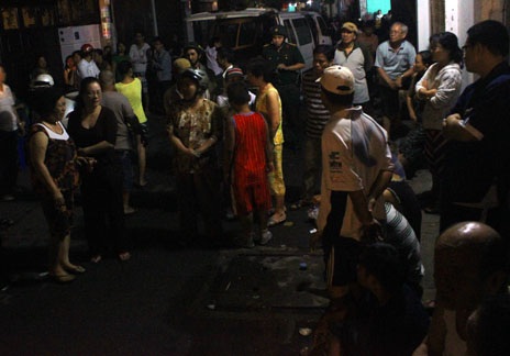 Xe cứu thương túc trực đế đưa người bị nạn đi cấp cứu