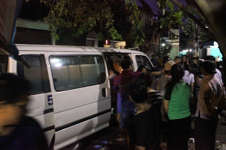 Xe cứu thương túc trực đế đưa người bị nạn đi cấp cứu