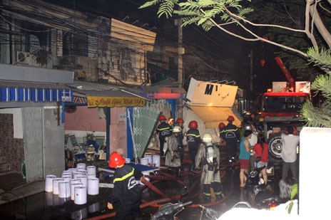 Nạn nhân tử vong trong vụ nổ, sập 3 căn nhà tăng lên 10 người - 9 Trung Kiên