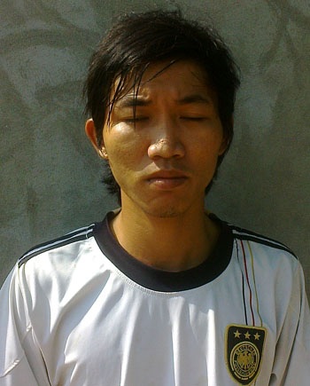 Chém gục đối thủ vì bạn gái bị chọc - 1 Nguyễn Văn Cường bị bắt tại cơ quan công an