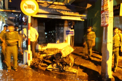 Chốt dân phòng cháy rụi trong đêm - 2 Chốt dân phòng bị lửa thiêu rụi, đánh sập