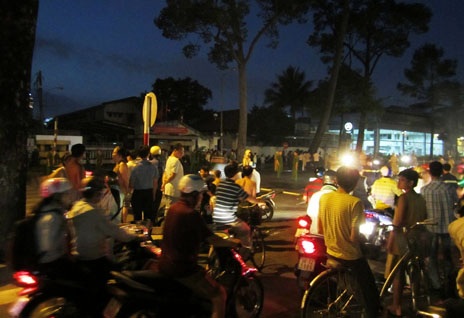 Thuốc nổ thu từ nhà ông Phương phát nổ tại kho công an - 3 Người dân dõi theo vụ việc