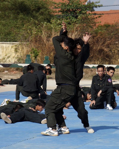 Chuyên gia nước ngoài huấn luyện Cảnh sát cơ động Việt Nam - 4 Các tình huống đối kháng