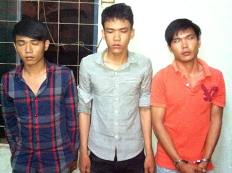Bị mất trộm trong nhà, ra đường bắt người tra tấn - 1 Nhóm côn đồ bắt giữ người trái phép bị bắt