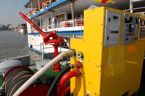Ngắm tàu chữa cháy trên sông hiện đại nhất Việt Nam - 7 Họng cứu hỏa có thể phun cao 50m, xa 70m