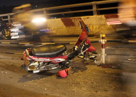 Hiện trường vụ tai nạn trên cầu vượt Bình Phước 2 tối 16/3