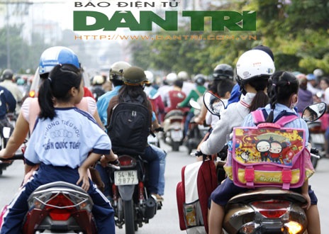 Đội mũ bảo hiểm cho trẻ em: Trách nhiệm của cha mẹ! - 11 Trung Kiên - Quốc Anh