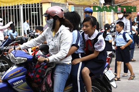 Đội mũ bảo hiểm cho trẻ em: Trách nhiệm của cha mẹ! - 12 Trung Kiên - Quốc Anh