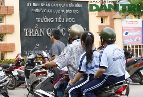 Đội mũ bảo hiểm cho trẻ em: Trách nhiệm của cha mẹ! - 17 Trung Kiên - Quốc Anh