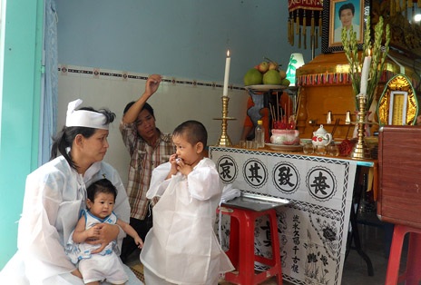 Anh Thanh Tài gặp nạn bỏ lại vợ trẻ, con thơ