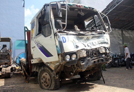 Xe tải đối đầu, tài xế chết thảm trong cabin - 2 Chiếc xe gây tai nạn cũng hư hỏng nặng