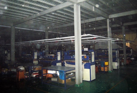 Toàn cảnh vụ cháy kinh hoàng trong Khu công nghiệp Sóng Thần - 11 Nhiều khu vực bên trong nhà kho vẫn đỏ lửa
