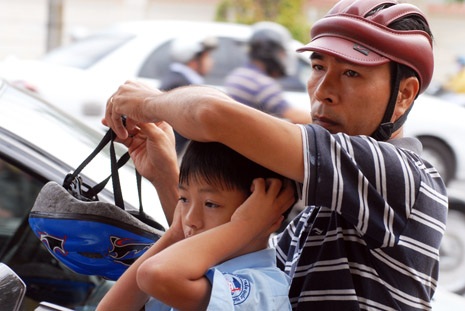 Mũ bảo hiểm “rởm” vẫn lộng hành trên phố - 3 Những loại mũ có kiểu dáng giống mũ bảo hiểm được nhiều người dân sử dụng như mũ bảo hiểm