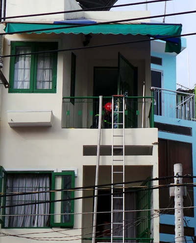 Giải cứu bé gái kẹt trong căn nhà 3 tầng đỏ lửa - 3 Căn phòng nơi bé Hương bị khói lửa bao vây