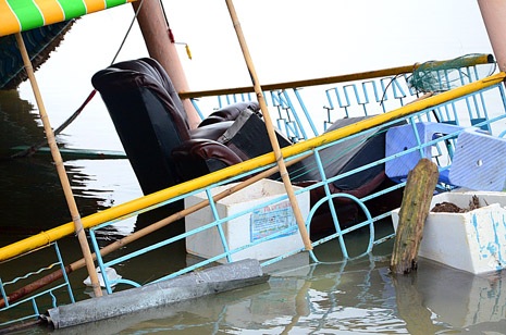 Nhiều đồ đạc của người dân bị ngâm trong nước