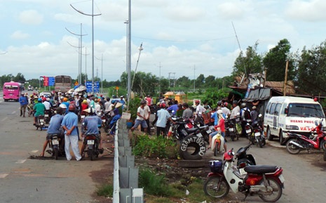 Nổ bình hơi, một bé trai chết thảm - 1 Hiện trường vụ nổ bình hơi sang 4/6