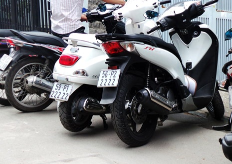 Những chiếc xe mang biển "tứ quý, ngũ quý" khoe dáng trên phố - 5 SH mang biển tứ quý 2