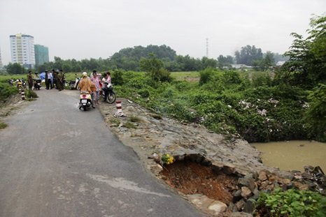 Nữ sinh bị nước cuốn tử vong: Trách nhiệm thuộc về ai? - 1 Hiện trường nơi nữ sinh Phương Thảo bị nước cuốn xuống suối, tử vong