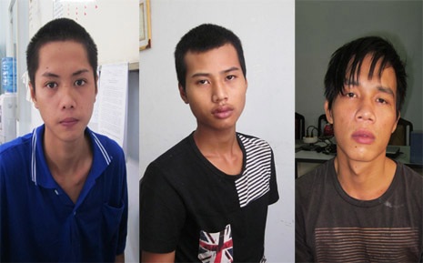 Bắt băng cướp xe ôm ra tay tàn độc khiến 2 người thương vong - 1 Các đối tượng trong băng cướp nguy hiểm bị bắt tại cơ quan công an