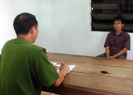 Phát hiện hàng loạt sai phạm nghiêm trọng tại xưởng gỗ “tù binh” - 2 Ông Phong bị bắt vào chiều 4/7 vì hành vi Giữ người trái phép