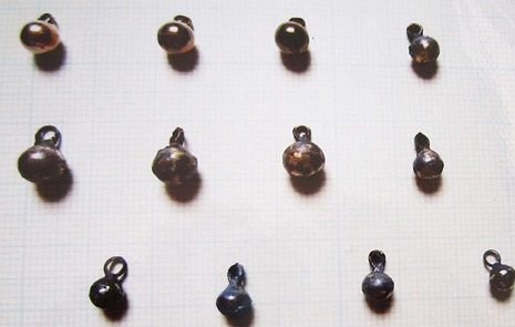 Đồ trang sức bằng vàng tây của người nằm trong ngôi mộ cổ 