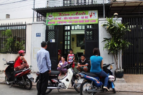 Táo tợn cướp xe máy ngay trước mặt chủ nhà - 1 Vụ cướp xe máy xảy ran gay giữa khu dân cư đông đúc