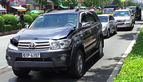 6 ô tô tông nhau liên hoàn - 1 Hiện trường vụ tai nạn dây chuyền