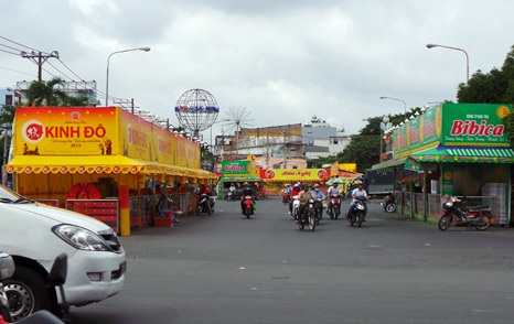 Bánh trung thu bắt đầu đổ bộ xuống phố