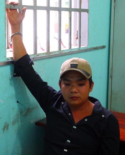 Bắt đối tượng đập phá xe rác vì va quệt giao thông - 1 Dương Văn Tiến