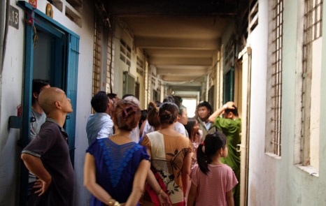 “Bà hỏa” viếng thăm, cả khu chung cư náo loạn - 1 Vụ cháy xảy ra trong khu chung cư khiến nhiều người hốt hoảng