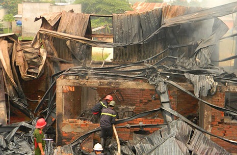 Hiện trường vụ cháy xưởng sơn sáng 11/9