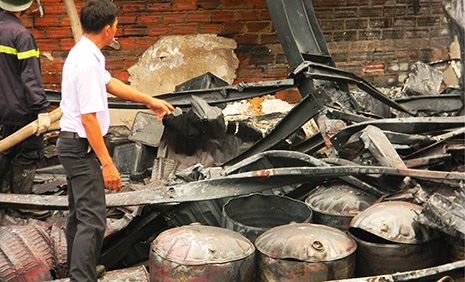 Nhiều nguyên vật liệu bị thiêu rụi