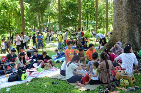 Nắng gắt làm nhiều mệt mỏi