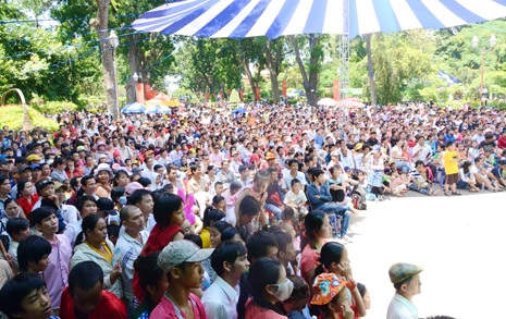 Bên trong khu vui chơi