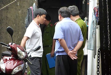 Hai chị em gái bị kẻ “cuồng yêu” sát hại trong nhà trọ - 2 Cơ quan điều tra có mặt tại hiện trường vụ án