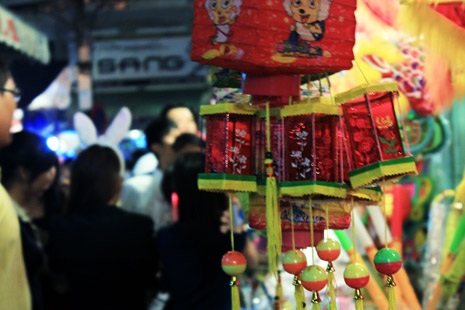 Người tiêu dùng "quay lưng" với lồng đèn Trung Quốc - 5 Nhiều loại lồng đèn với đủ màu sắc
