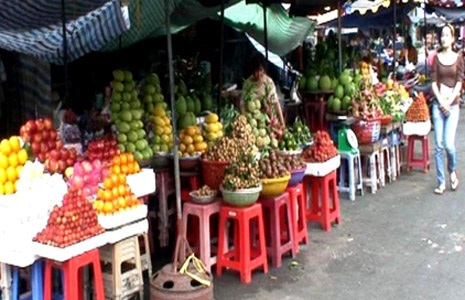 Người tiêu dùng “quay lưng” với rau, củ, quả Trung Quốc - 1 Người tiêu dùng hiện đã thận trọng trước các mặt hàng rau củ quả Trung Quốc